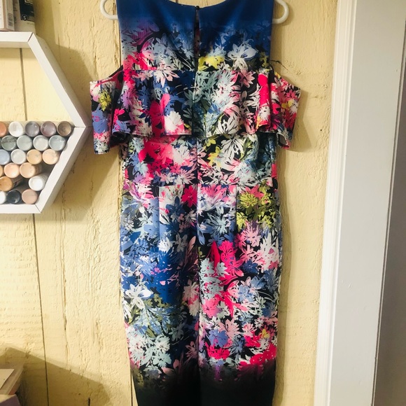 Eci Brand New Cold Shoulder Floral - Picture 11 of 12
